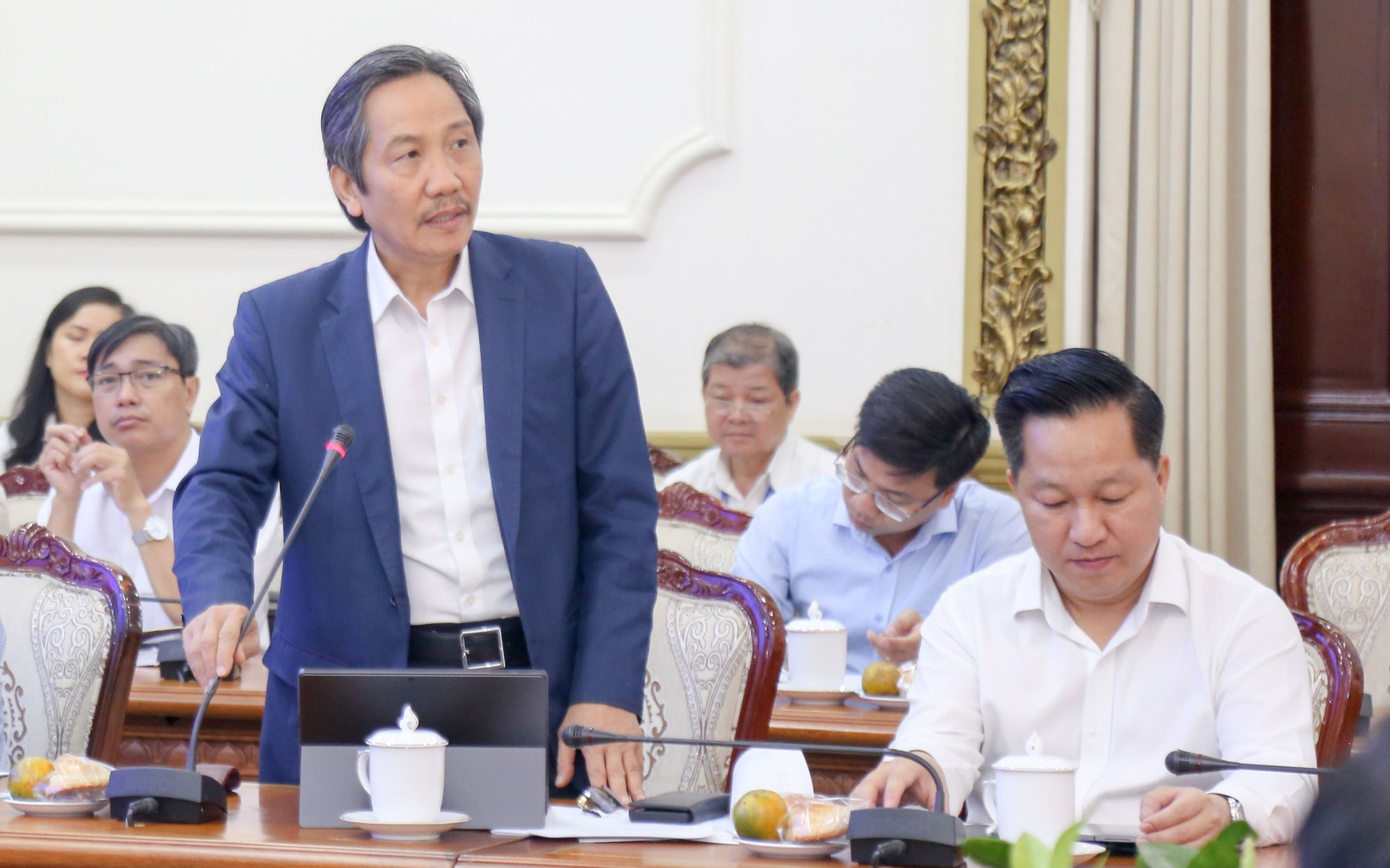 Thủ tướng Phạm Minh Chính: Bộ ngành phân cấp quyền cho TP.HCM, xin cho dễ sinh tiêu cực- Ảnh 2. Phân cấp cho TP.HCM: Làm sao để TP.HCM tự quyết, ít phải đi hỏi bộ ngành