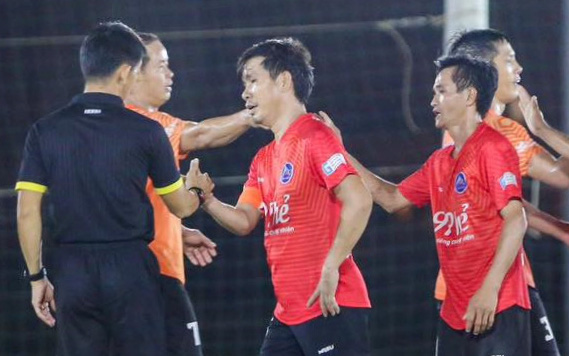 Cầu thủ đấm trọng tài futsal gãy xương hàm, đội bóng xin lỗi- Ảnh 3. Vụ trọng tài bị đấm gục: Ban trọng tài vào cuộc