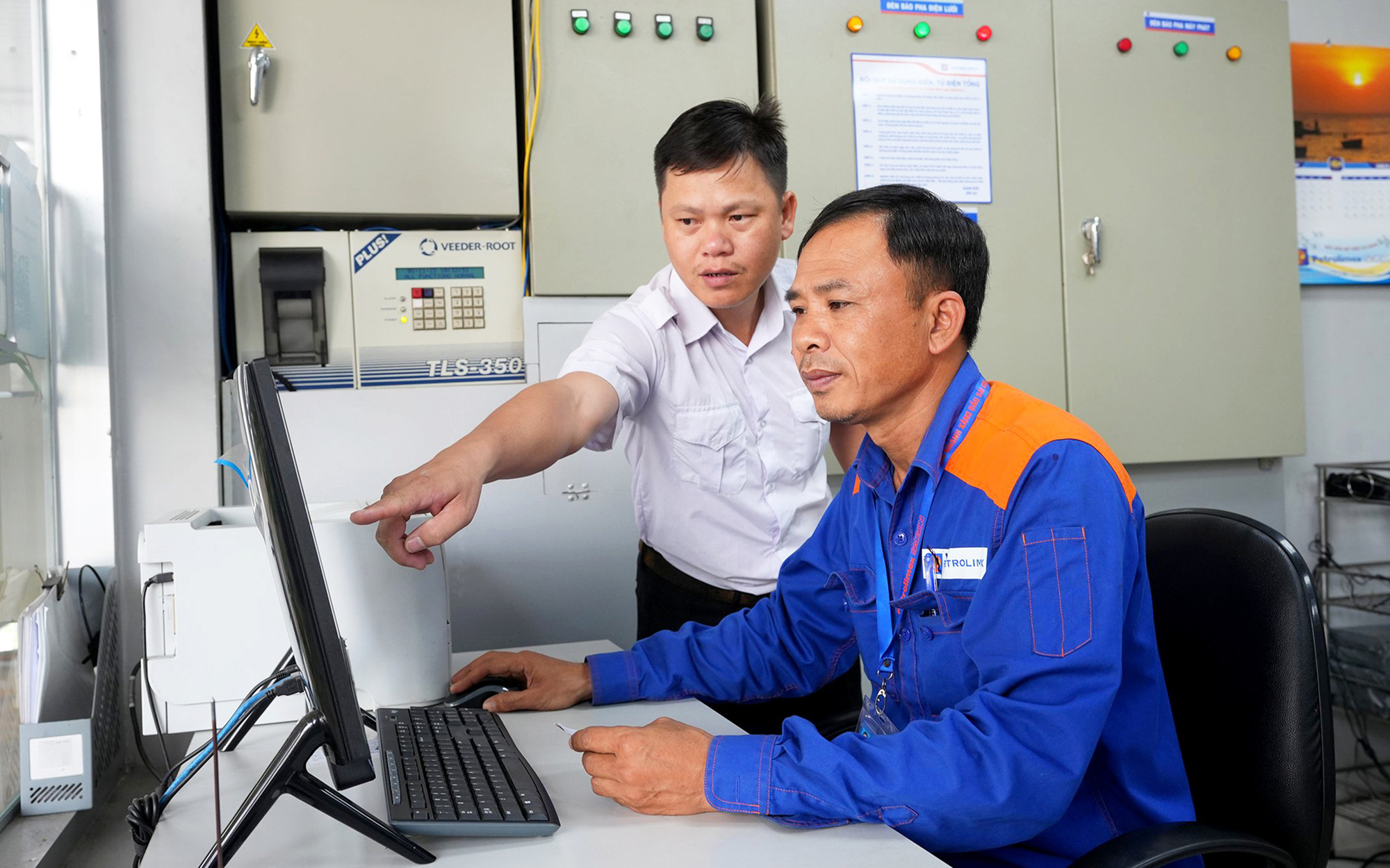 Chủ tịch Petrolimex nói về xu thế phát triển xe điện cạnh tranh với xăng dầu- Ảnh 3. Chạy đua với hóa đơn điện tử xăng dầu