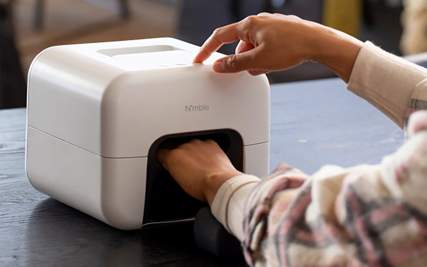 Doanh nghiệp cần gì để 'vượt bão' AI?- Ảnh 3. CES 2024: AI lên ngôi trong lĩnh vực làm đẹp