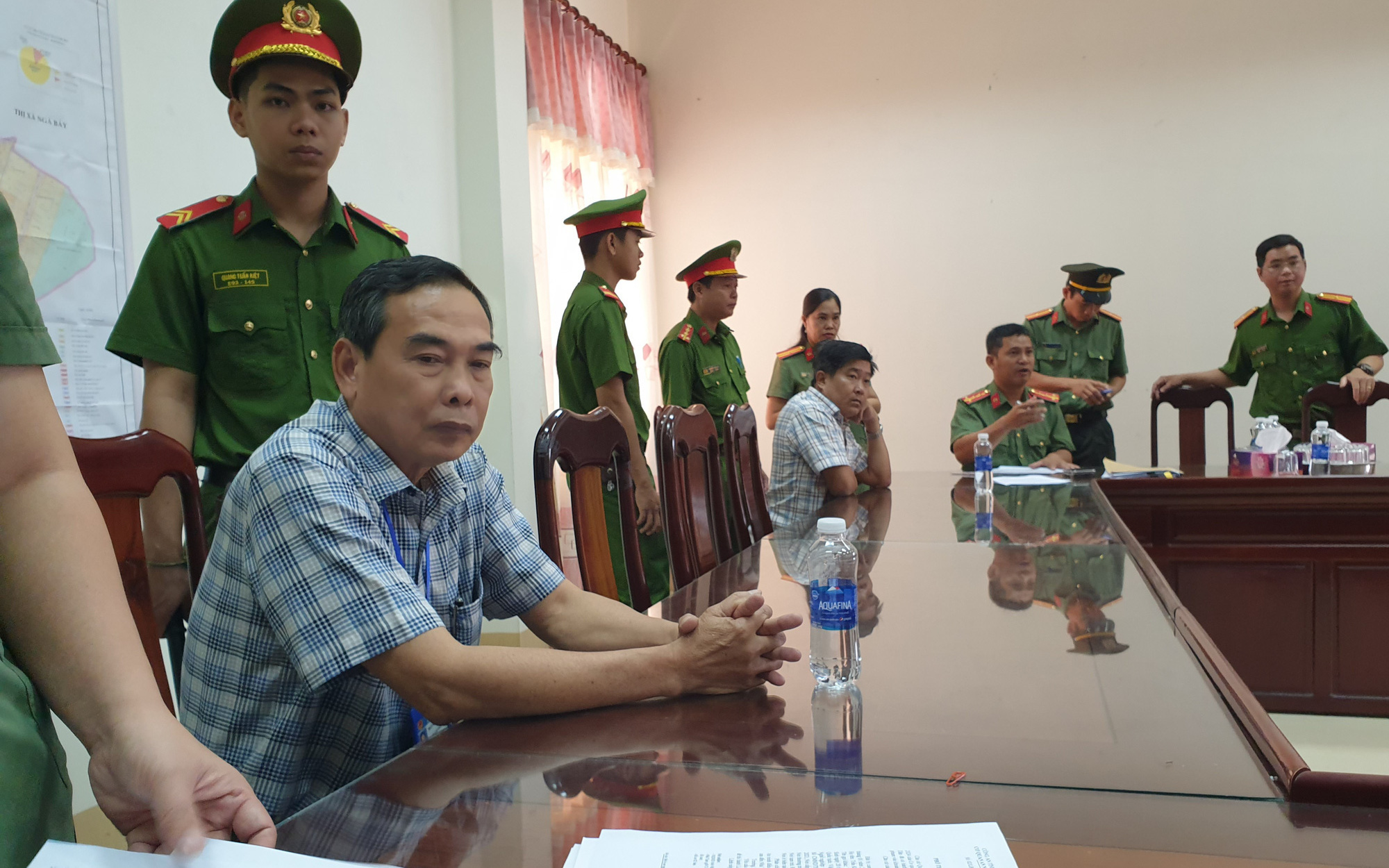 Bắt bí thư xã trình phê duyệt danh sách cấp 40 nền nhà sai quy định- Ảnh 2. Bắt tạm giam phó chủ tịch huyện Phụng Hiệp, tỉnh Hậu Giang