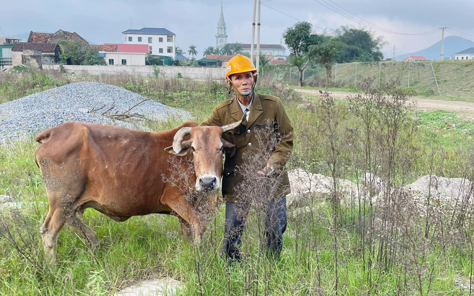 Lão nông kỳ lạ ở xứ Chắc Cà Đao- Ảnh 4. Ấm lòng dân mạng