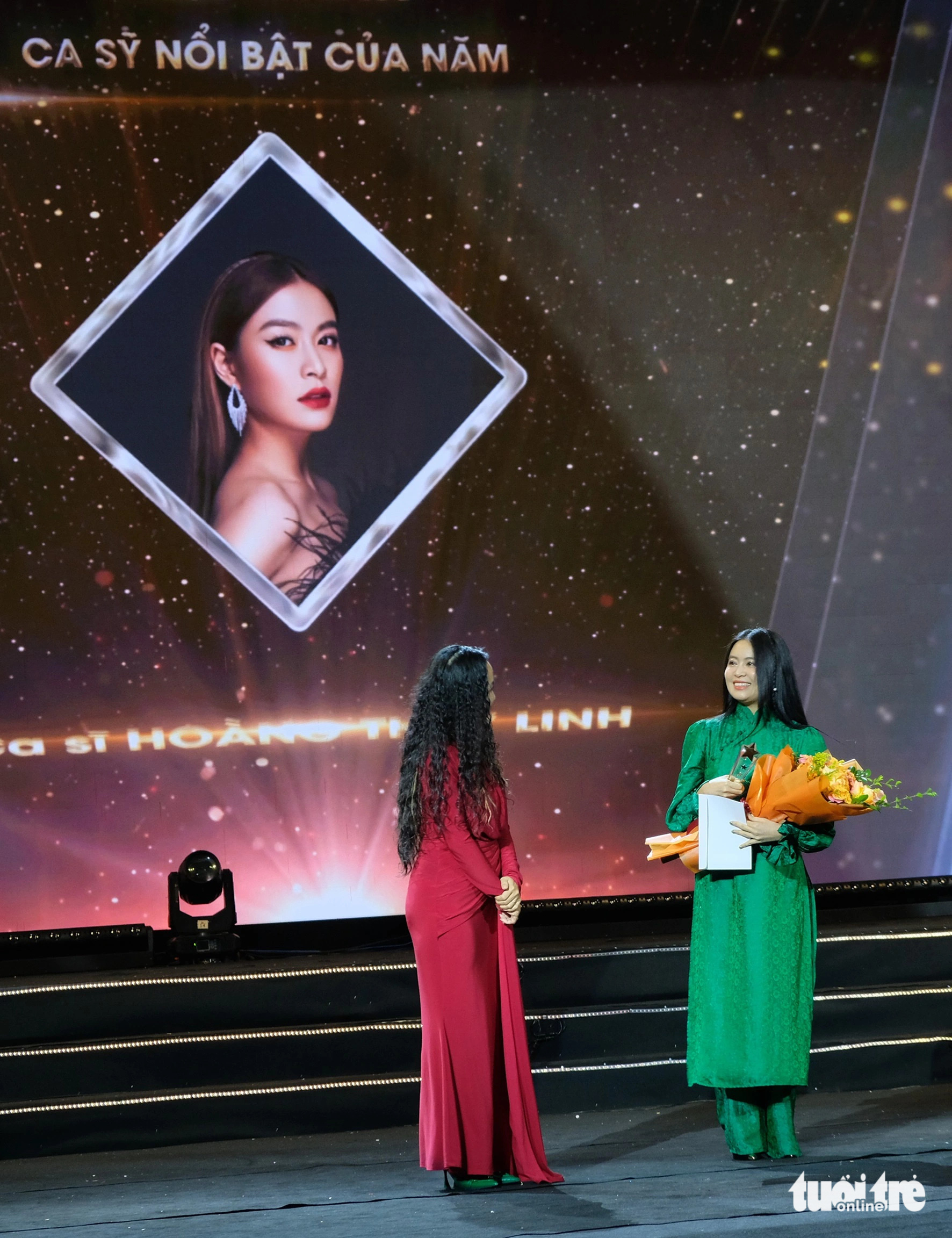 Ca sĩ Hoàng Thùy Linh được vinh danh ở hạng mục Ca sĩ nổi bật của năm - Ảnh: ĐẬU DUNG