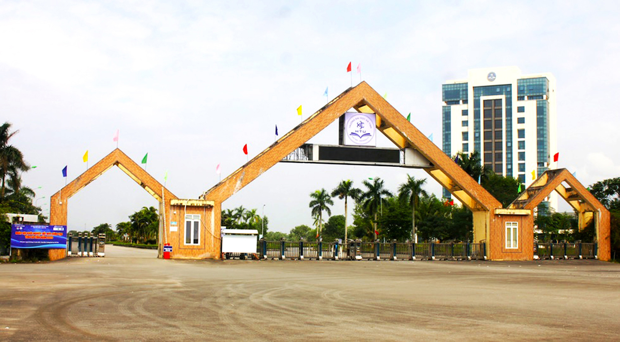 Trường ĐH Hà Tĩnh sẽ sớm trở thành trường thành viên của ĐH Quốc gia Hà Nội - Ảnh: LÊ MINH Trường ĐH Hà Tĩnh sẽ sớm trở thành trường thành viên của ĐH Quốc gia Hà Nội - Ảnh: LÊ MINH
