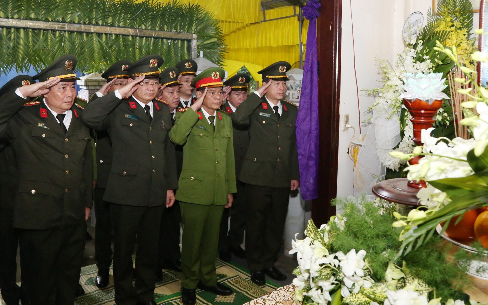 Người đàn ông đâm chết phó trưởng công an phường lãnh 20 năm tù- Ảnh 2. Thăng hai bậc quân hàm với phó trưởng công an phường hy sinh ở Huế
