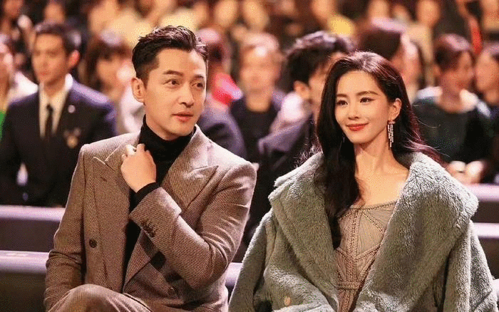 今年のWeiboフェスティバルで隣に座ったHo GeとLuu Thi Thi - 写真：Weibo