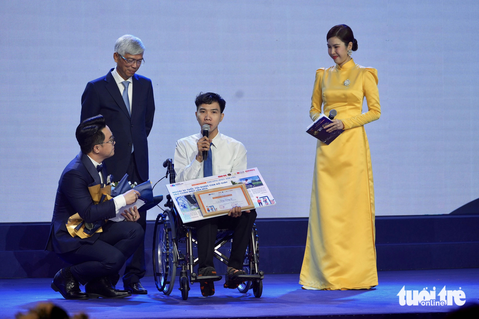 Tác giả Đặng Hoàng An chia sẻ cảm xúc khi lên nhận giải nhất cuộc thi 