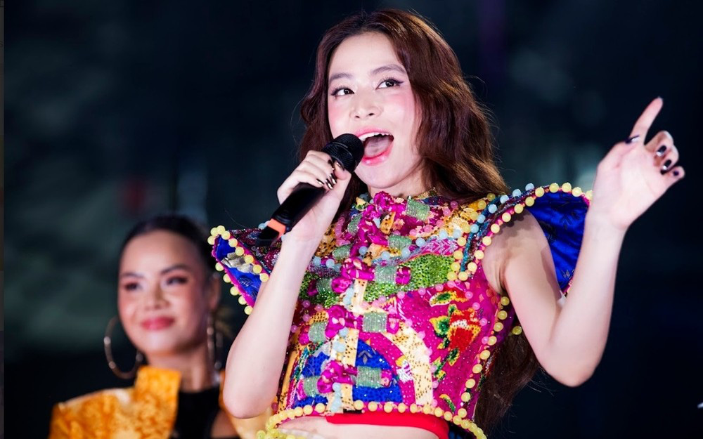 Tin tức giải trí 15-1: Nguyệt trong Chúng ta của 8 năm sau không tha thứ cho chồng ngoại tình?- Ảnh 6. Tin tức giải trí 14-1: Hoàng Thùy Linh có xứng Ca sĩ nổi bật năm qua?