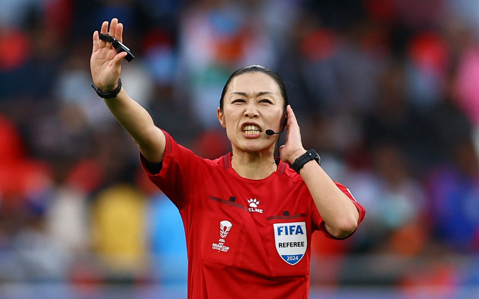 Xếp hạng bảng B Asian Cup 2023: Úc nhất, Ấn Độ cuối bảng- Ảnh 2. Nữ trọng tài Yamashita Yoshimi đi vào lịch sử Asian Cup 2023 là ai?