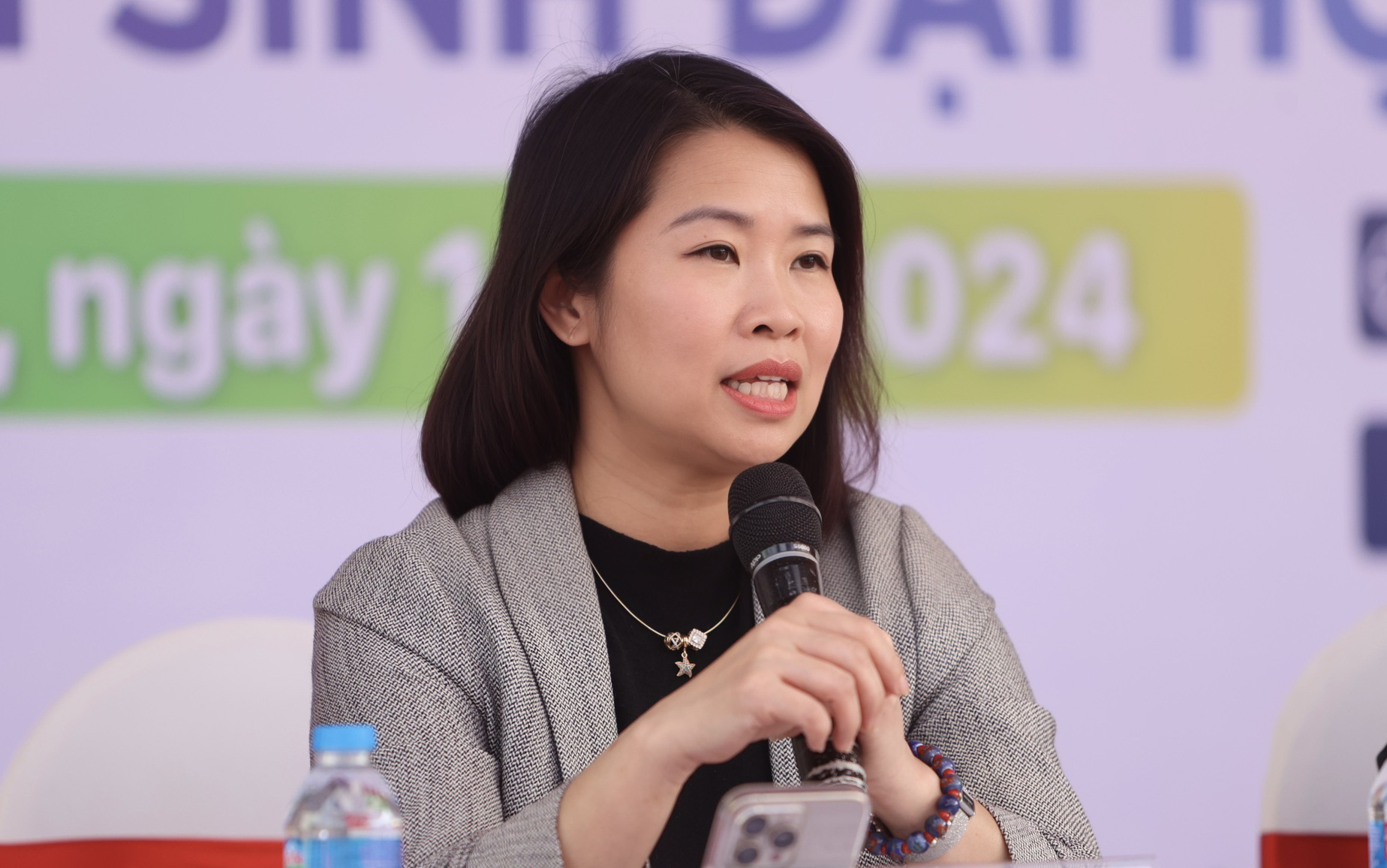 Các trường đại học lớn bắt đầu nhận hồ sơ xét tuyển học bạ THPT- Ảnh 2. Xét học bạ phải đạt 24 điểm tốt nghiệp, chọn tổ hợp khác tổ hợp xét tuyển học bạ được không?