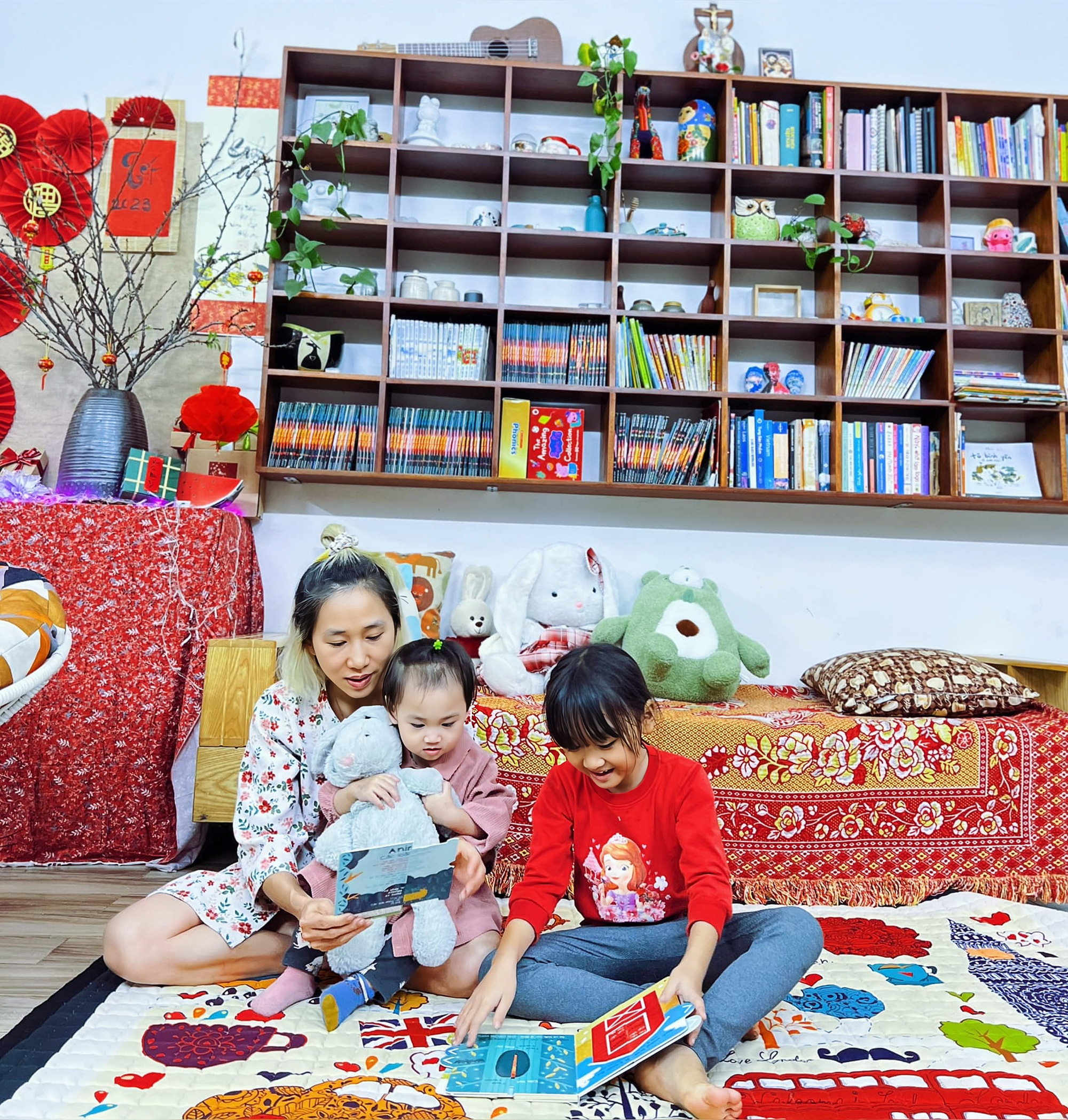 Cha mẹ rủ nhau cùng con ‘Đặt điện thoại xuống, cầm sách lên’- Ảnh 6.