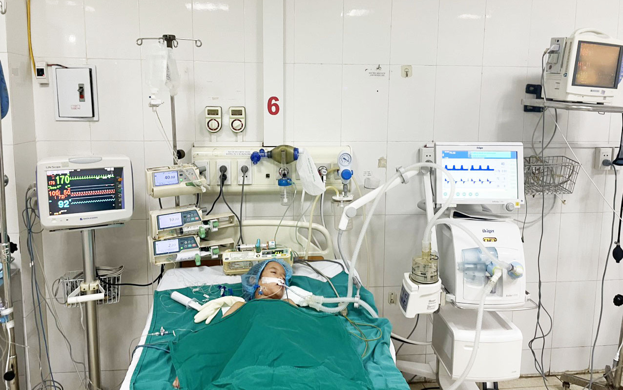 Hai em nhỏ co giật, suy tim sau khi ăn bim bim, mì cay- Ảnh 3. Trẻ 6 tuổi ngừng tuần hoàn khi ăn kẹo dẻo bán ở cổng trường