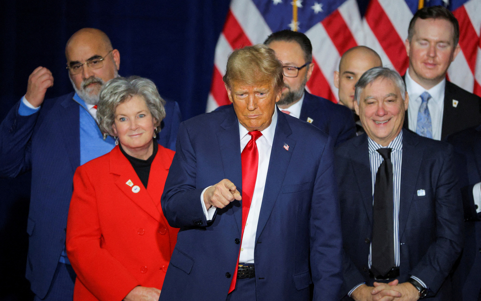 Vì sao các cử tri Mỹ trình độ đại học 'quay xe' ủng hộ ông Trump?- Ảnh 2. Ông Trump thắng áp đảo ở bang Iowa, đã có ứng viên đầu tiên bỏ cuộc