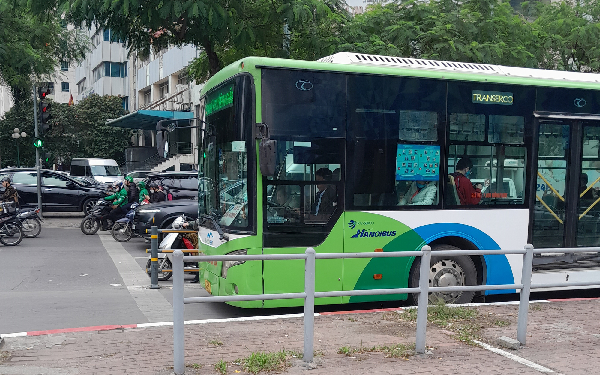 Bùng nổ tranh cãi: Có nên nhường chỗ mua thừa trên xe giường nằm?- Ảnh 6. Bùng nổ tranh cãi: Có nên nhường chỗ mua thừa trên xe giường nằm?- Ảnh 6.