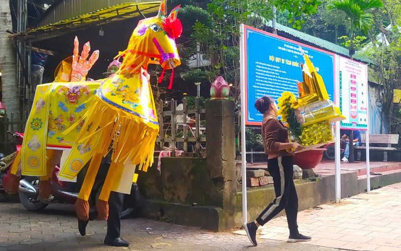 'Thần đèn' Nguyễn Văn Cư di dời thành công cổng đền nặng hơn 100 tấn- Ảnh 5. Đền Chợ Củi hoạt động lại sau chấn chỉnh