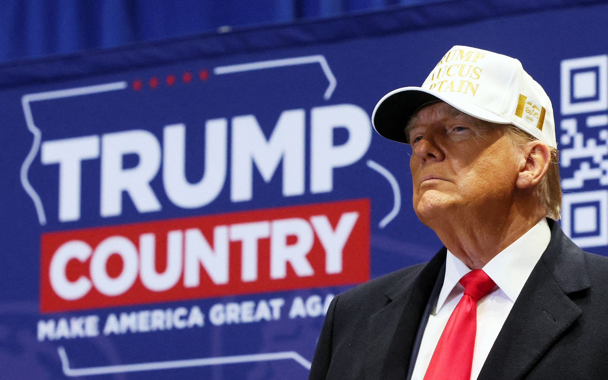 Ông Trump thắng cách biệt tại Iowa, người Mỹ đang bàn về 