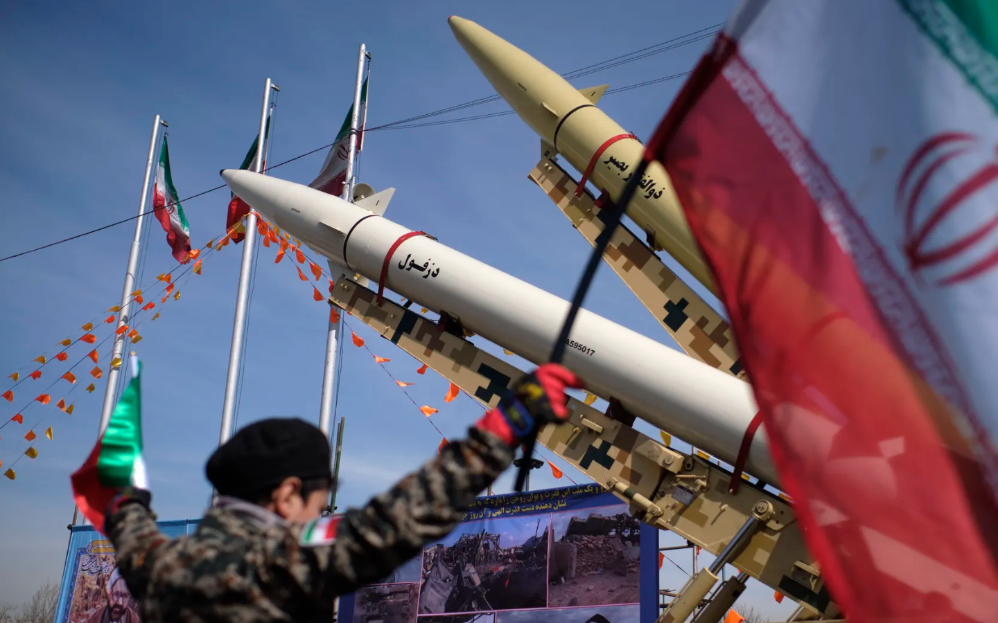 Pakistan và Iran 'ăn miếng trả miếng', nguy cơ xung đột lan rộng cỡ nào?- Ảnh 2. Pakistan rút đại sứ, ngừng mọi chuyến thăm cấp cao tới Iran