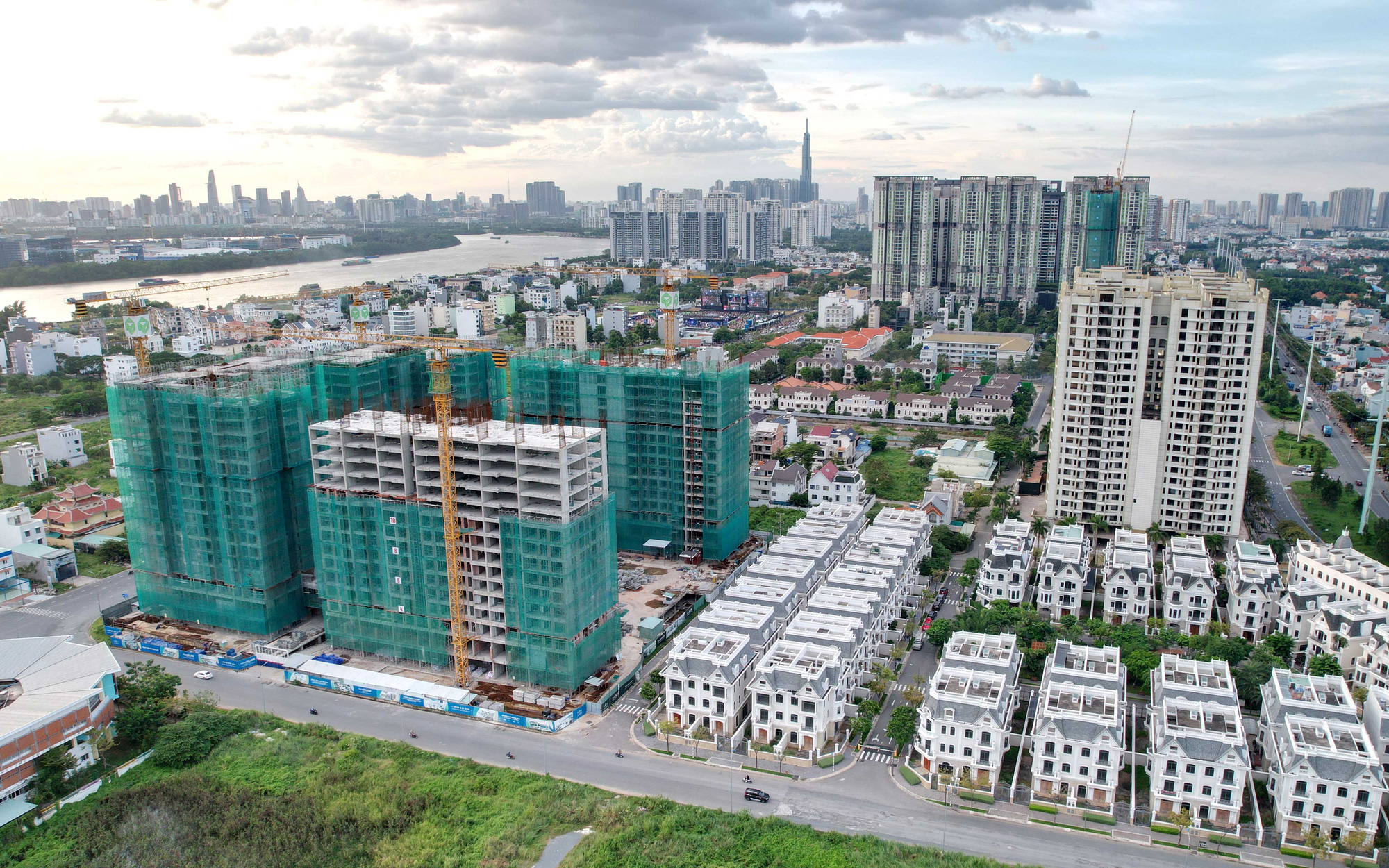 HoREA: Thị trường bất động sản đã qua cơn bĩ cực- Ảnh 3. Doanh nghiệp địa ốc nặng gánh nỗi lo dòng tiền