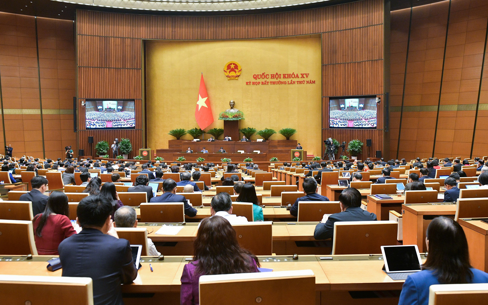 Chủ tịch Quốc hội phát biểu bế mạc kỳ họp bất thường- Ảnh 3. Sáng nay, Quốc hội xem xét thông qua Luật Đất đai sửa đổi
