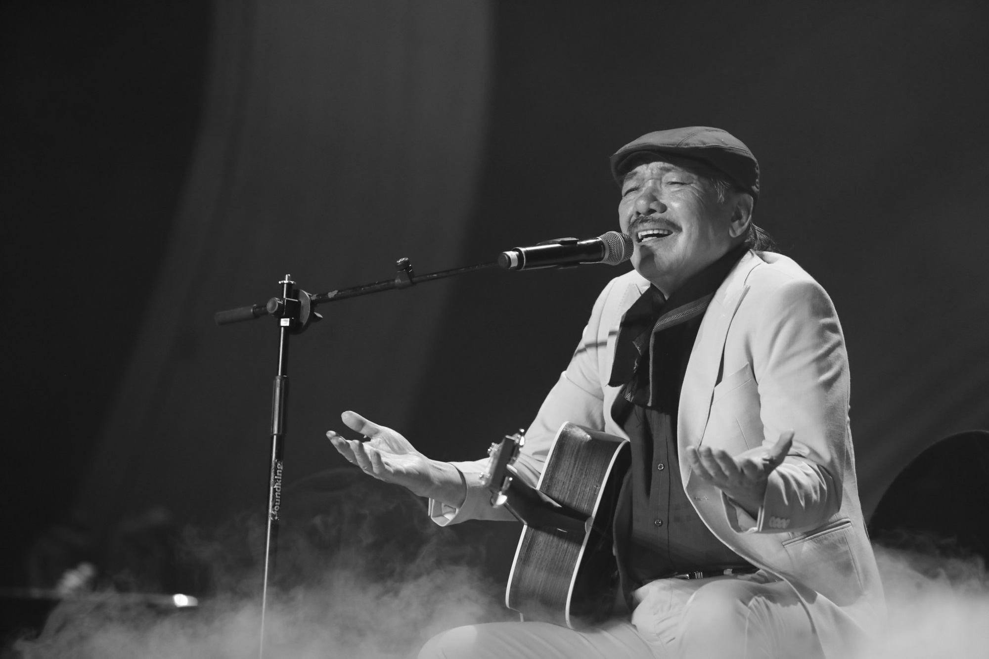 Trần Tiến hát trong live show của nhạc sĩ tại Hà Nội hồi tháng 5-2023 