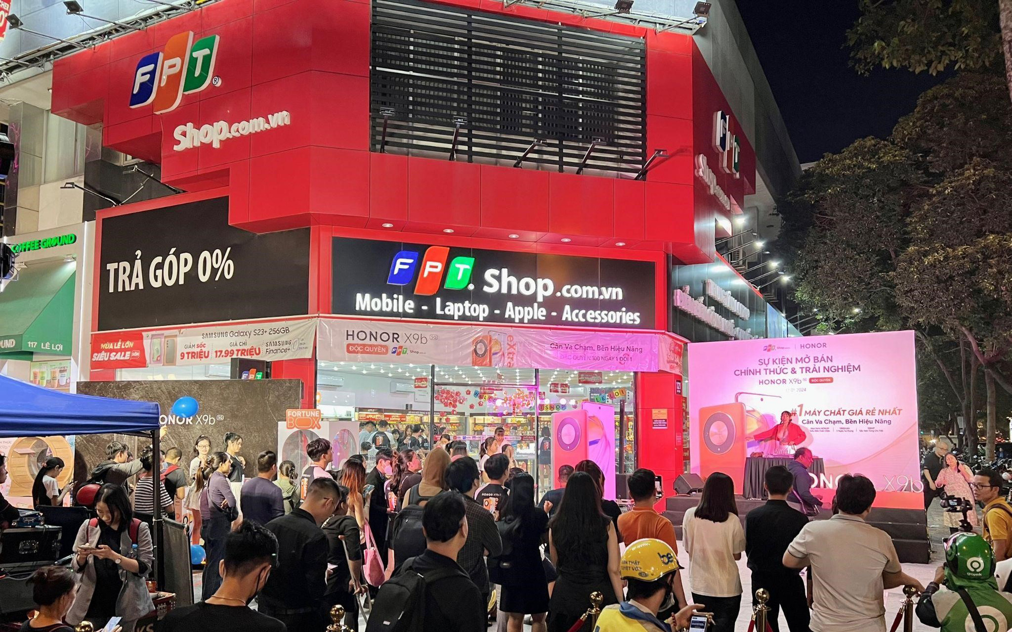 5G đã sẵn sàng, chỉ chờ tần số- Ảnh 2. FPT Shop dự kiến giao 2.000 máy Honor X9b 5G trong tuần mở bán