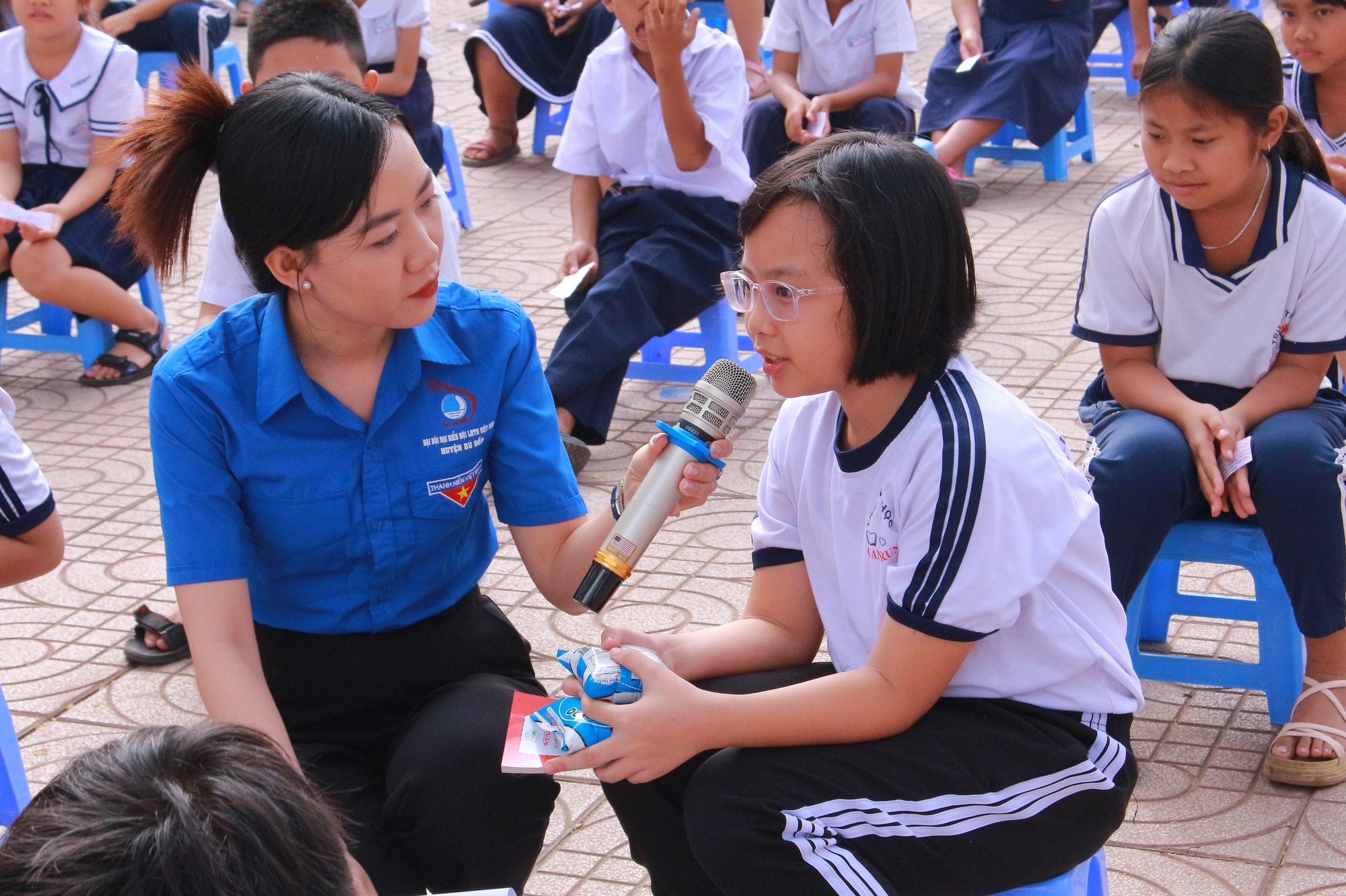 Thiếu nhi khó khăn Trường Tiểu học Quang Trung (Đồng Nai) nhận học bổng từ Chi đoàn Khăn Quàng Đỏ- Ảnh 4.