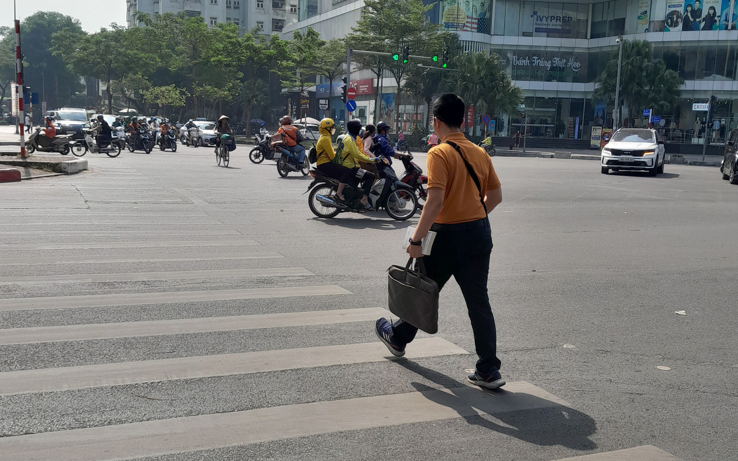 "Nhường đường cho người đi bộ là thói quen xa xỉ"