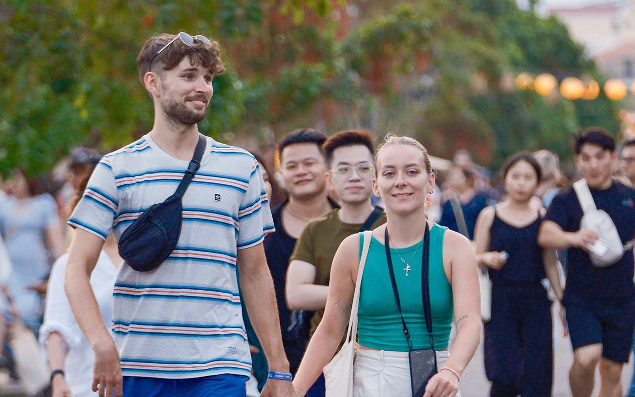Khai thác đúng giá trị văn hóa ẩm thực Việt, sẽ không có phố đêm thành phố nhậu- Ảnh 2. Du lịch Việt đón 3,2 triệu lượt khách Tết dương lịch, TP.HCM chiếm 50%