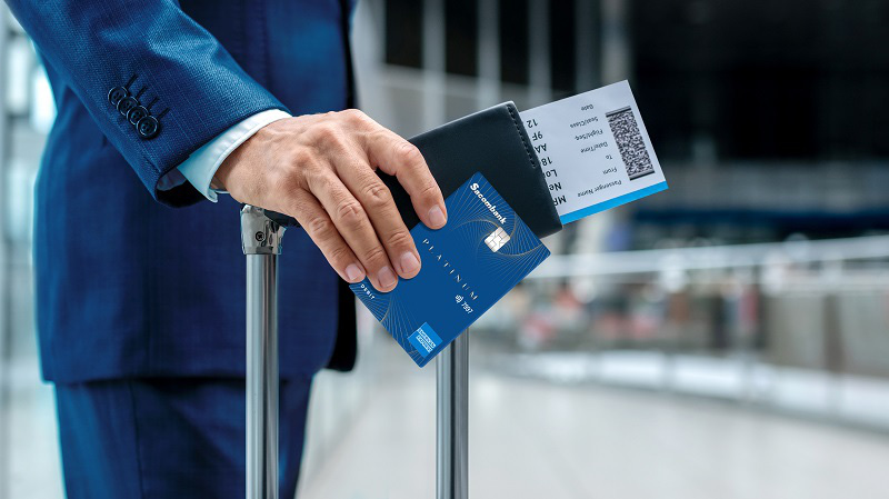 Bộ đôi thẻ tín dụng và thẻ thanh toán Sacombank Platinum American Express vừa ra mắt vào cuối tháng 11-2023 với đặc quyền hoàn tiền vượt trội - Ảnh: STB