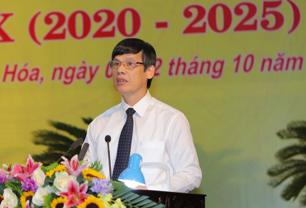 Ông Trịnh Văn Chiến và Nguyễn Đình Xứng nộp 45 tỉ đồng khắc phục sai phạm dự án Hạc Thành Tower- Ảnh 2. Ông Nguyễn Đình Xứng - cựu chủ tịch UBND tỉnh Thanh Hóa - phát biểu tại một hội nghị khi còn đương chức - Ảnh: HÀ ĐỒNG