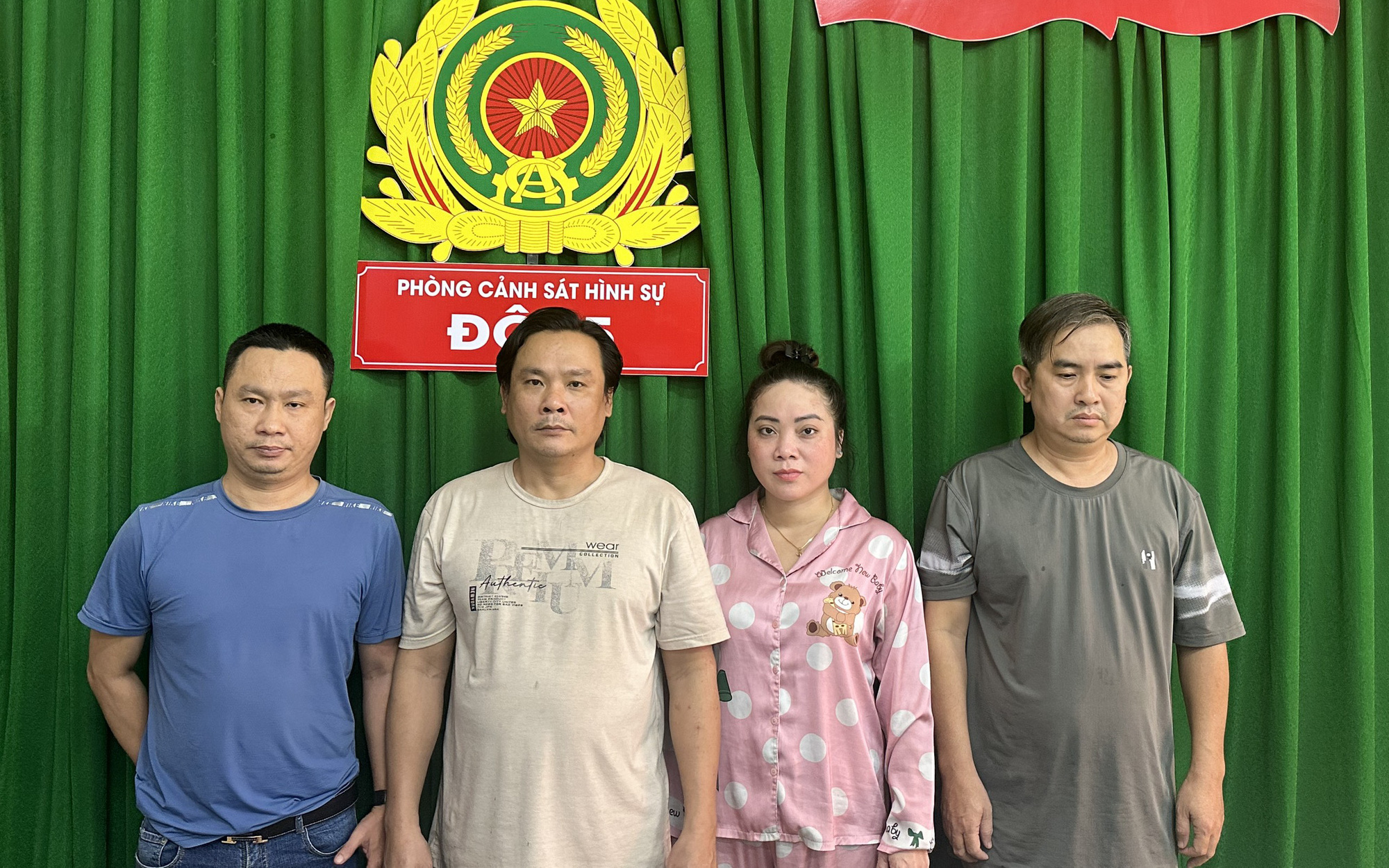 Mua dâm trẻ vị thành niên, còn có người quay livestream tại phòng khách sạn- Ảnh 2. Hai anh em ruột điều hành nhà hàng ở quận 5 có đến 40 nhân viên bán dâm