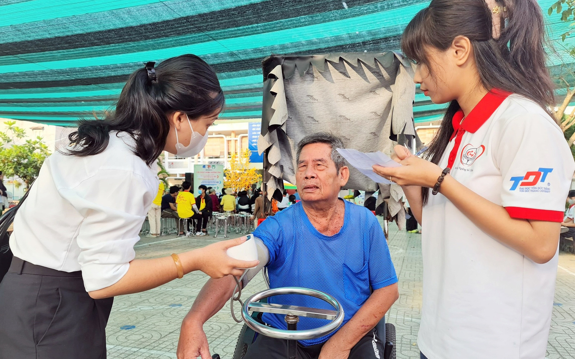 Kỳ vọng những mô hình sáng tạo mới từ Thành Đoàn TP.HCM- Ảnh 4. Sẻ chia hơi ấm Xuân tình nguyện