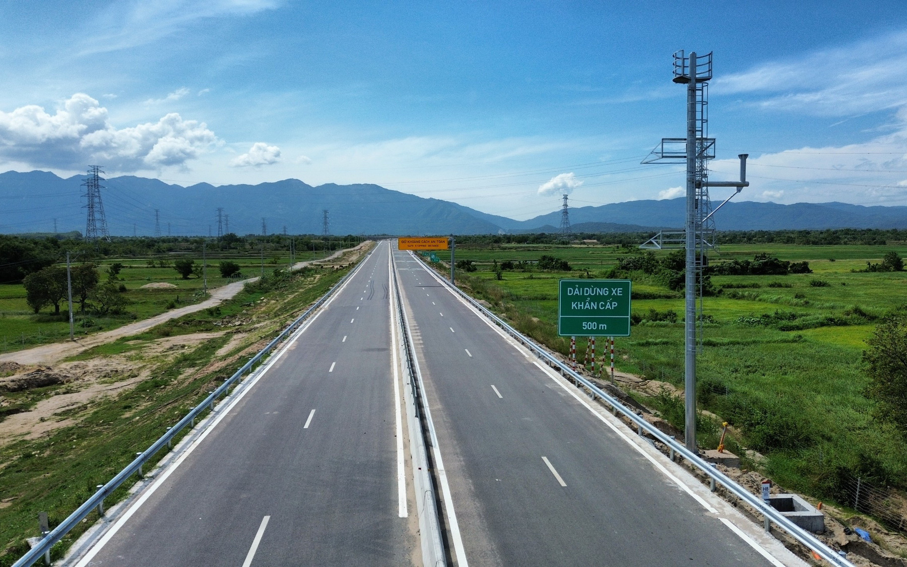 Cao tốc Nha Trang - Cam Lâm thu phí từ ngày 26-4- Ảnh 2. Tuyến Nha Trang - Cam Lâm phải chờ cao tốc Cam Lâm - Vĩnh Hảo mới được thu phí