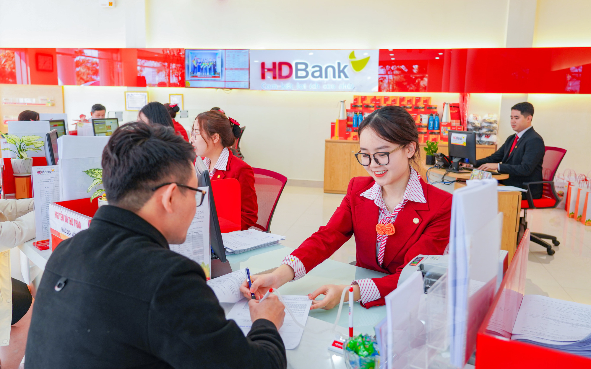 HDBank tổ chức hội nghị nhà đầu tư, định hướng tăng trưởng cao, bền vững- Ảnh 4. HDBank khuyến mãi khủng cho khách hàng gửi tiết kiệm