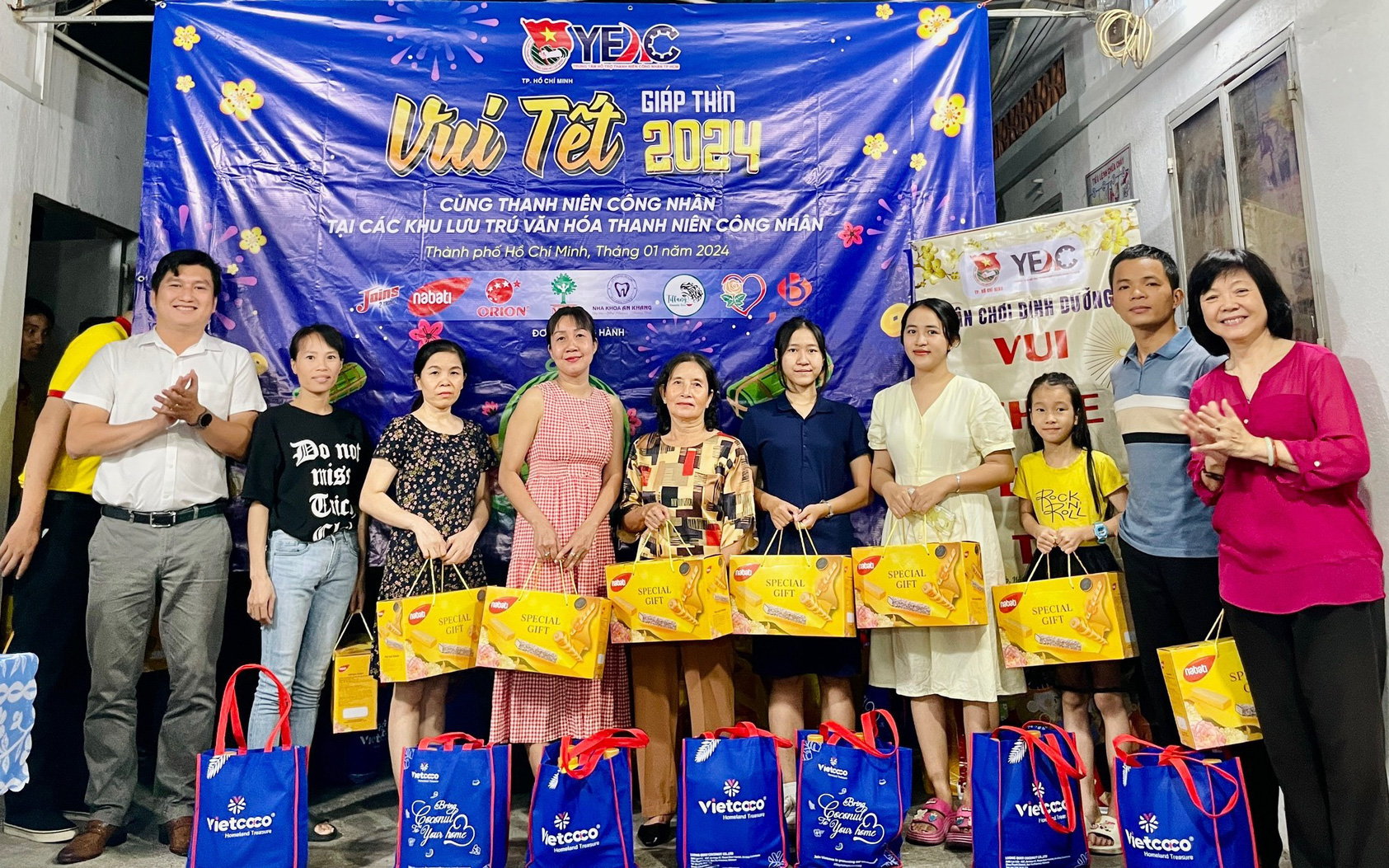 Những món quà Tết sưởi ấm bệnh nhi ung thư ở Hà Nội- Ảnh 6. Hàng ngàn phần quà Tết yêu thương