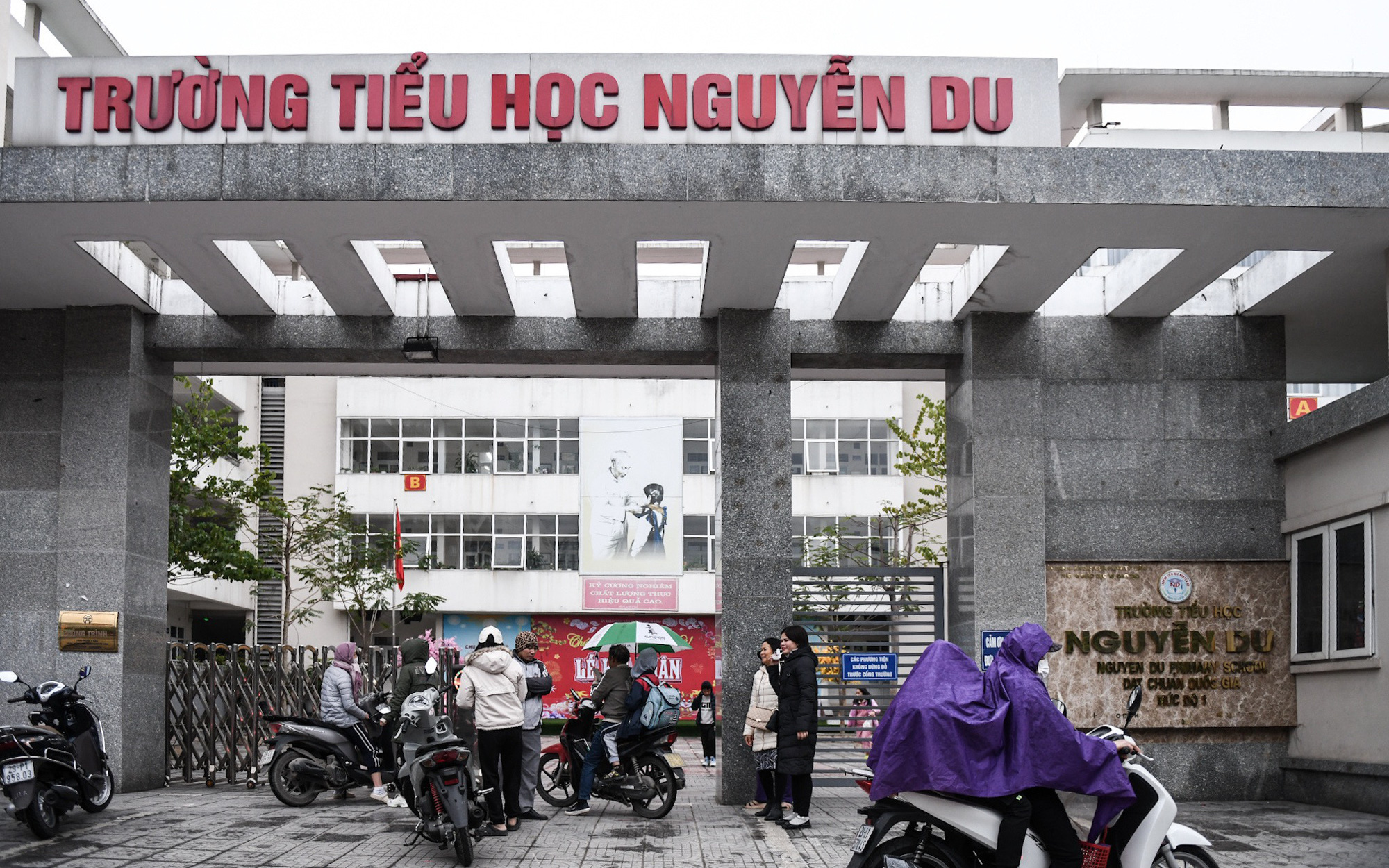 Hà Nội: Nhiều trường cho học sinh nghỉ học vì rét đậm, có trường dạy trực tuyến