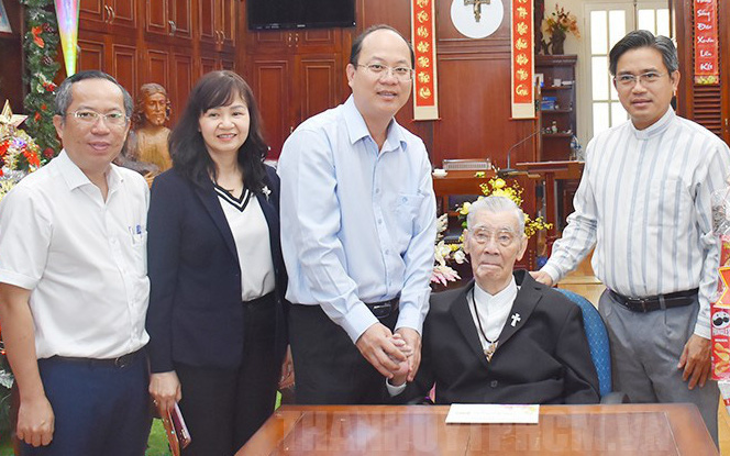 Đoàn đại biểu TP.HCM thăm chúc Tết Tỉnh ủy Tây Ninh, tặng quà Tết hộ nghèo- Ảnh 7. Lãnh đạo Thành ủy TP.HCM thăm, chúc Tết trí thức, chức sắc tôn giáo