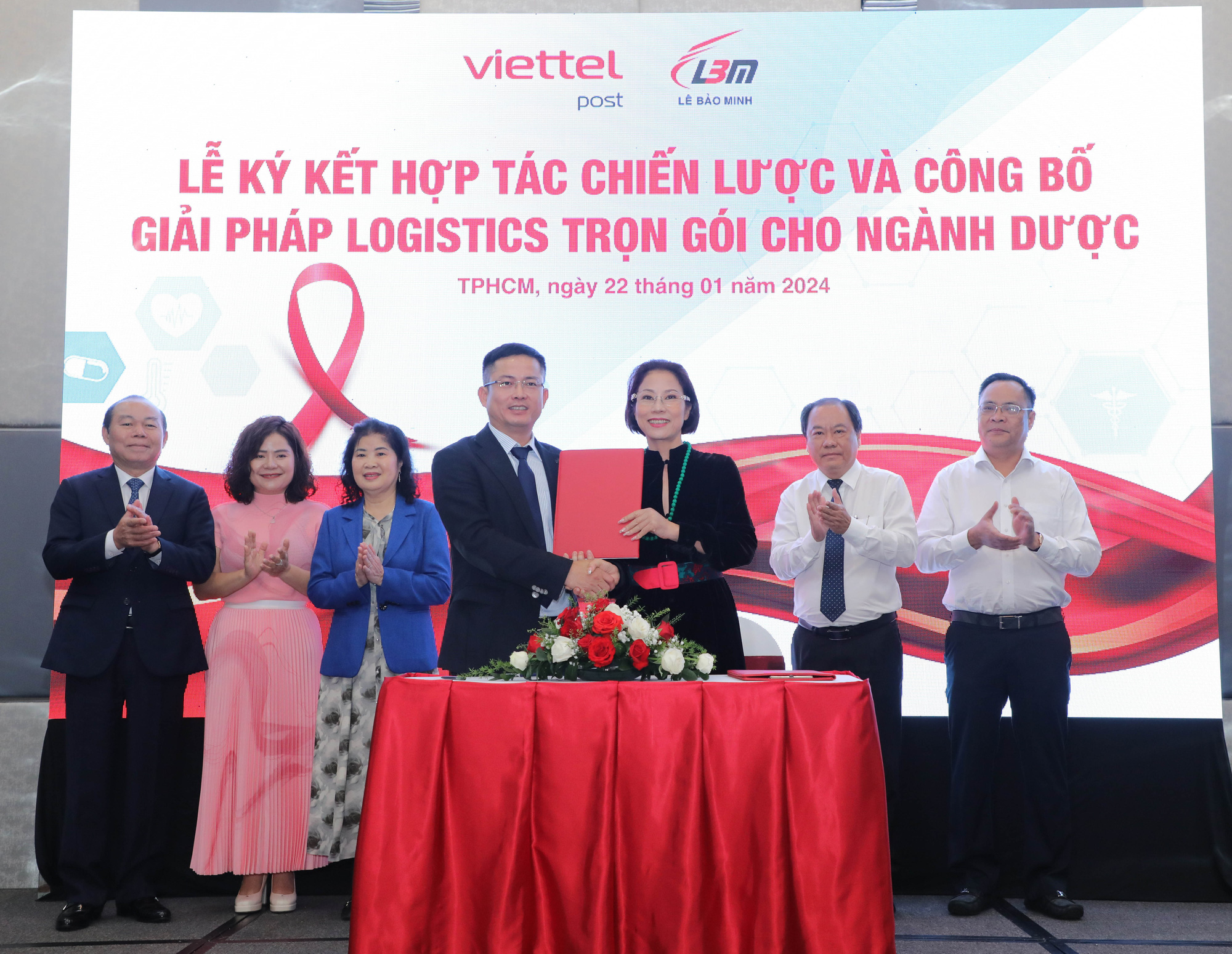 Viettel Post và Công ty Lê Bảo Minh ký kết hợp tác &quot;Giải pháp logistics trọn gói cho ngành dược&quot;.