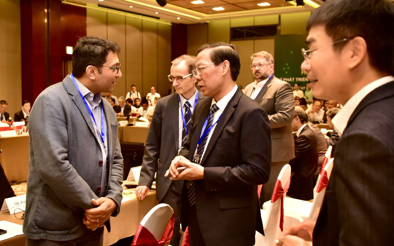 Lo mỗi nơi một thủ tục lắp điện mặt trời mái nhà, VCCI đề nghị thống nhất- Ảnh 2. Samsung muốn hợp tác với TP.HCM phát triển điện mặt trời áp mái