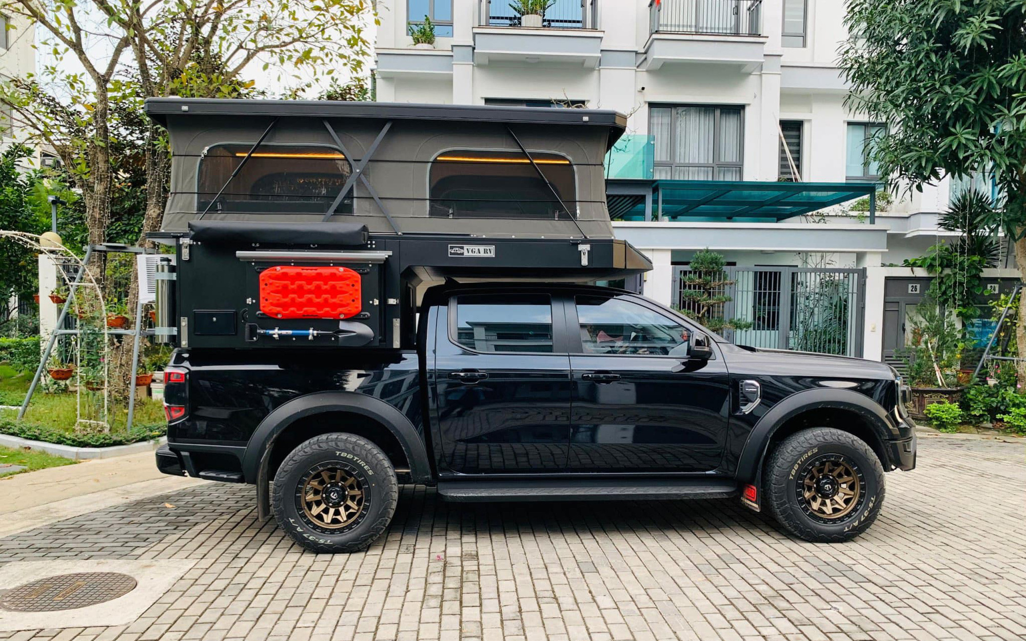 Land Rover Defender cũ thành nhà di động: Ấm cúng cho người thu nhập thấp- Ảnh 10. Chi 300 triệu đồng biến Ford Ranger thành nhà di động với đủ tiện nghi