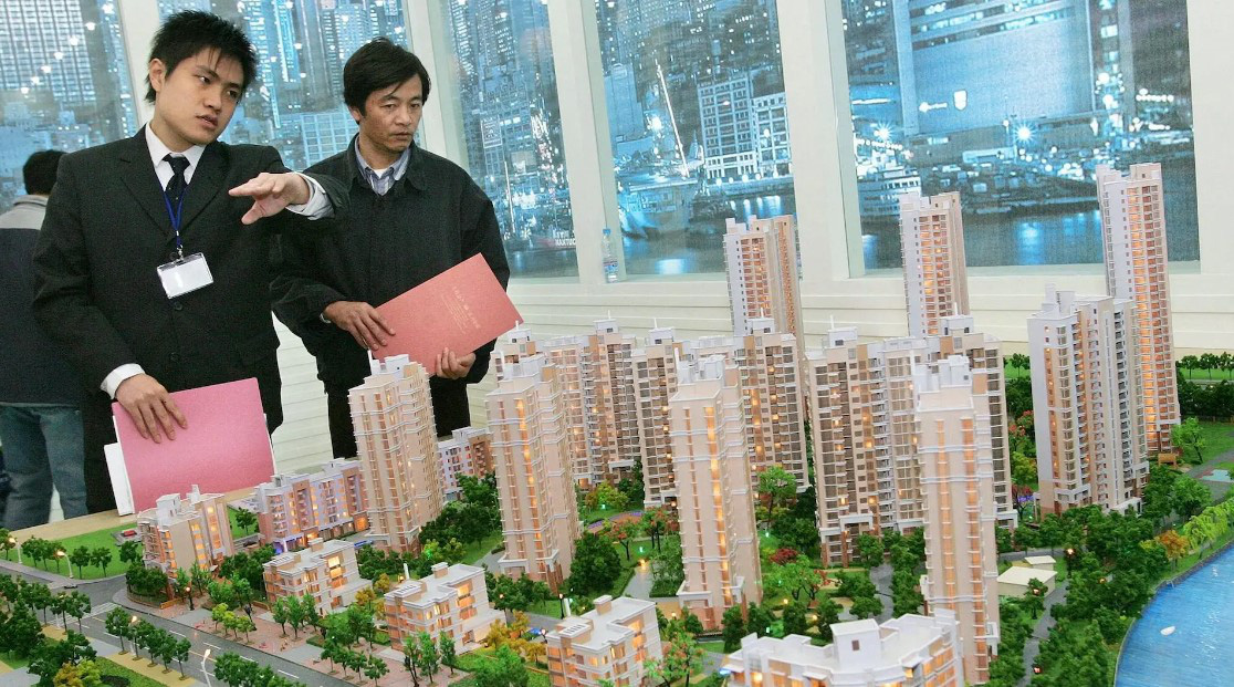 Giá nhà mới Trung Quốc giảm kỷ lục trong 9 năm- Ảnh 3. "Mua nhà, lấy vợ miễn phí": Chiêu tiếp thị "tuyệt vọng" giữa cơn khủng hoảng nhà ở Trung Quốc?