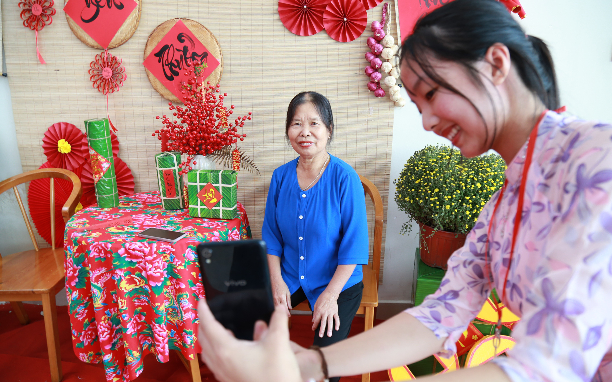 Có một ‘Sài Gòn đẹp lắm' trước thềm xuân- Ảnh 10. Chụp hình đón Tết để kỷ niệm những ngày mình vẫn còn trên đời