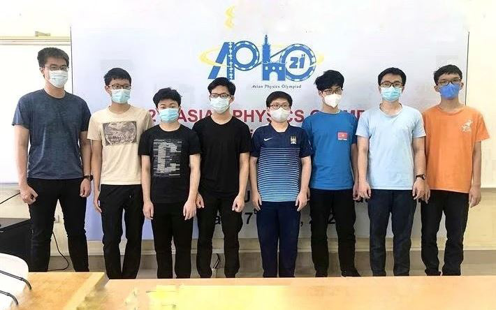Cười đến Tết với loạt linh vật rồng Giáp Thìn- Ảnh 9. Ảnh chụp các học sinh đoạt giải Olympic bất ngờ viral cõi mạng