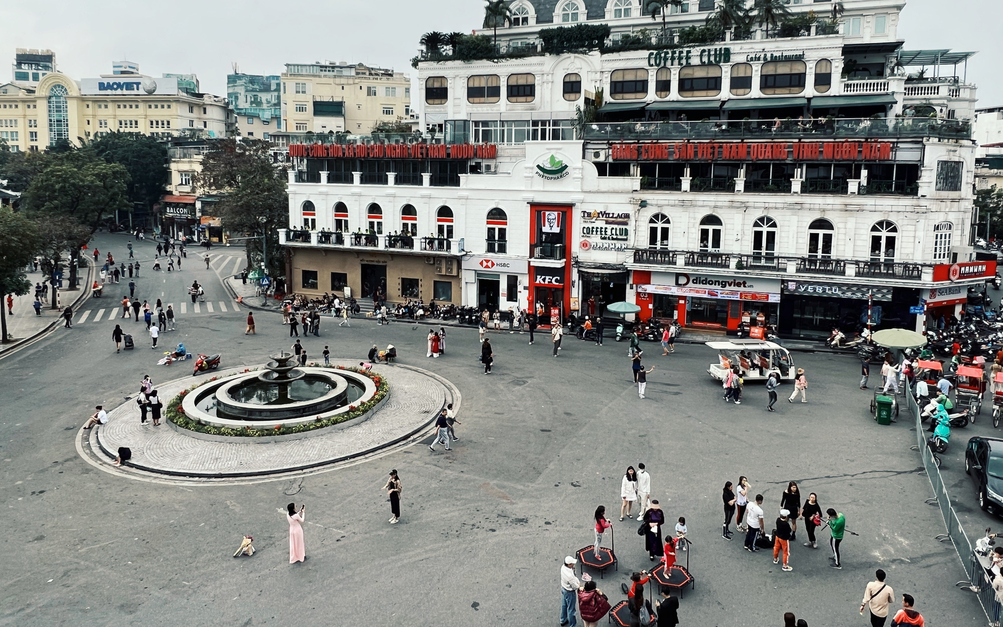Nhiều quán cà phê, hàng ăn Hà Nội mở cửa xuyên Tết, không tăng giá, chỉ có phụ thu- Ảnh 4. Tết này, Hà Nội sẽ không mở cửa phố đi bộ hồ Hoàn Kiếm
