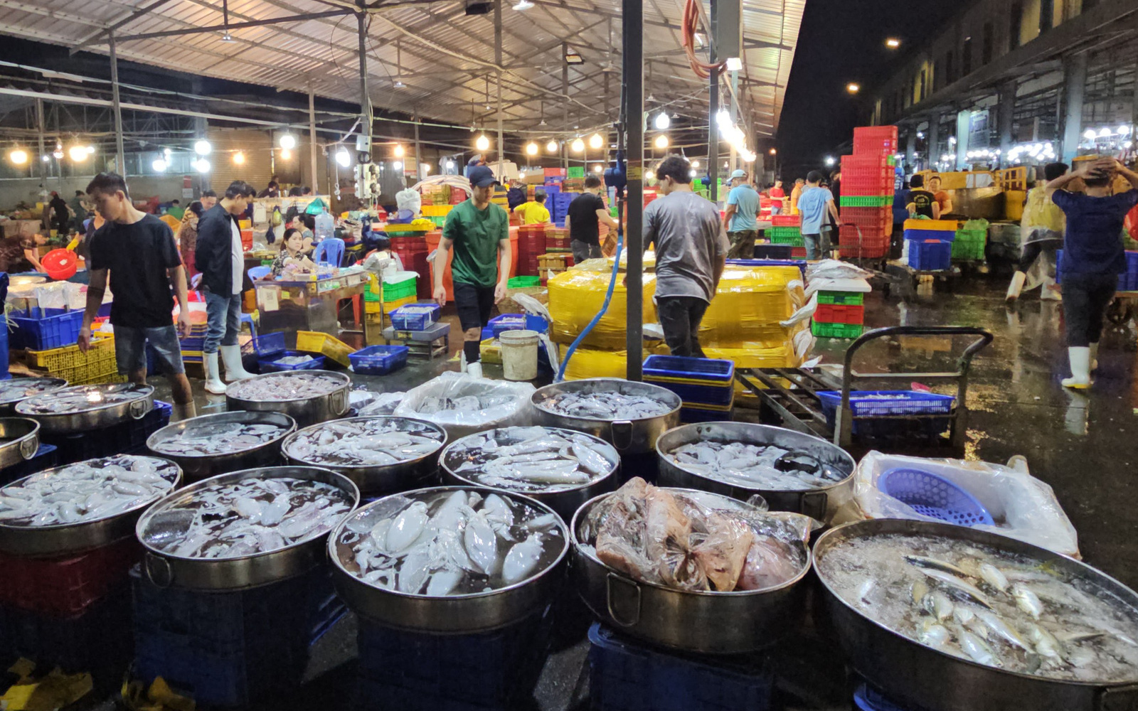 Sức mua tăng nhanh trong tuần cuối cùng trước Tết- Ảnh 2. Phó chủ tịch TP.HCM: Chợ đầu mối phải đảm bảo đủ hàng hóa, không để sốt giá dịp Tết