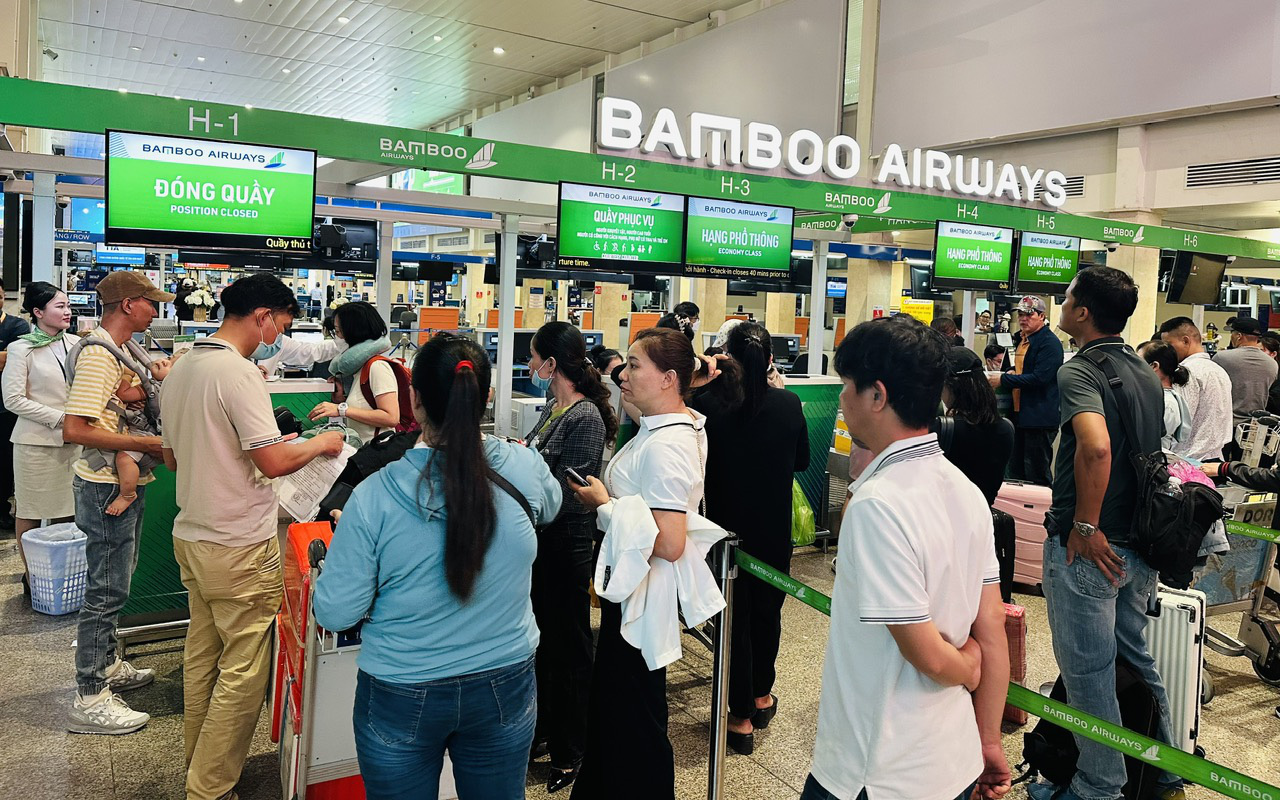 Máy bay delay mùa Tết: Cần giải pháp thay vì mãi 