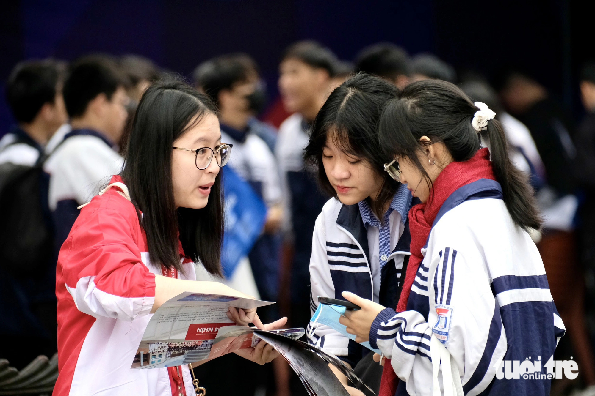 Học sinh tham dự chương trình tư vấn tuyển sinh - hướng nghiệp năm 2024 do báo Tuổi Trẻ phối hợp với các đơn vị tổ chức - Ảnh: NGUYÊN BẢO