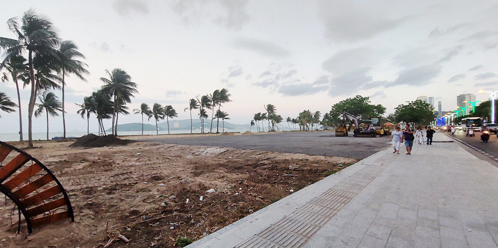 Thu hồi đất siêu thị sách lớn nhất Nha Trang- Ảnh 3. Khánh Hòa thu hồi ‘sót’ hơn 8.000m2 đất bãi biển Nha Trang