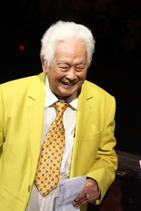 ミュージシャンのファム・ズイは生前、よく息子と一緒にビートルズの曲を演奏していた - 写真: NVCC