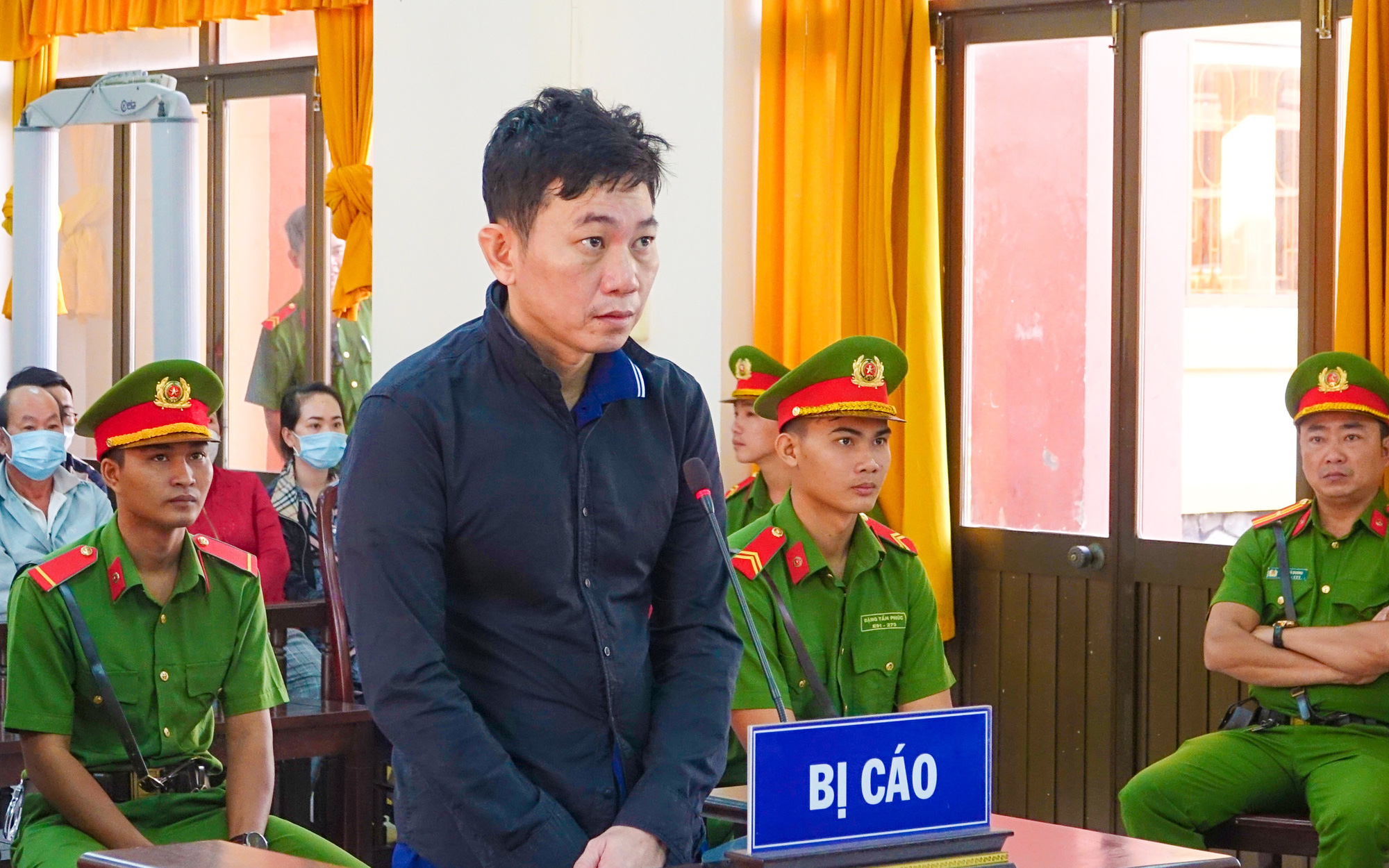 Phiên tòa cảnh tỉnh ngư dân khai thác thủy sản bất hợp pháp- Ảnh 2. Chủ mưu tổ chức đánh cá ở địa phận trái phép, nhận 8 năm tù